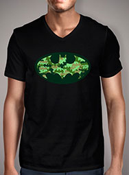 Мужская футболка с V-образным вырезом Batman Camouflage Logo