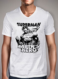 Мужская футболка с V-образным вырезом Earths Hero