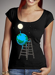 Женская футболка с глубоким вырезом Reach the Moon