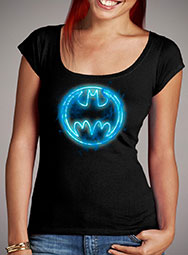 Женская футболка с глубоким вырезом Neon Blue Bat Signal
