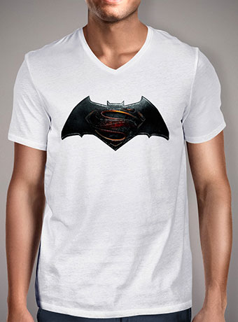 Мужская футболка с V-образным вырезом Batman vs Superman Logo