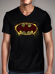 Мужская футболка с V-образным вырезом Batman Brick Splatter Logo