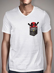 Мужская футболка с V-образным вырезом Deadpool Pocket