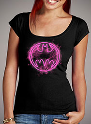 Женская футболка с глубоким вырезом Neon Pink Bat Signal